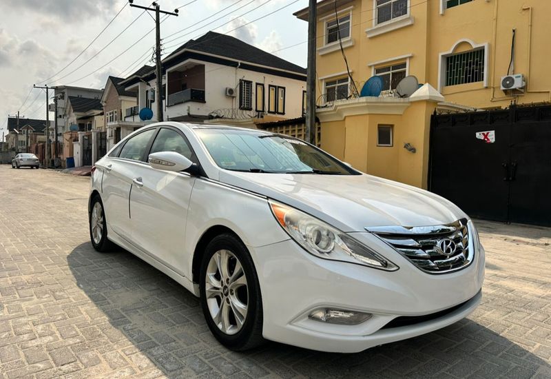 Thumbnail 2 of 2012 Hyundai Sonata limited